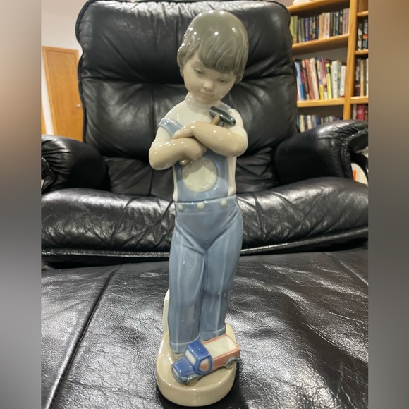 Lladro vintage mechanic boy with hammer,dice& truck figurine - Picture 1 of 8
